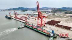 平潭边检站紧急救助故障外籍船舶入境检修