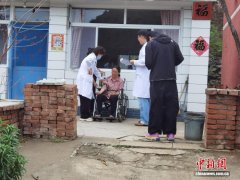专家入户义诊，“银龄安护”打通乡村照护“最后一米”
